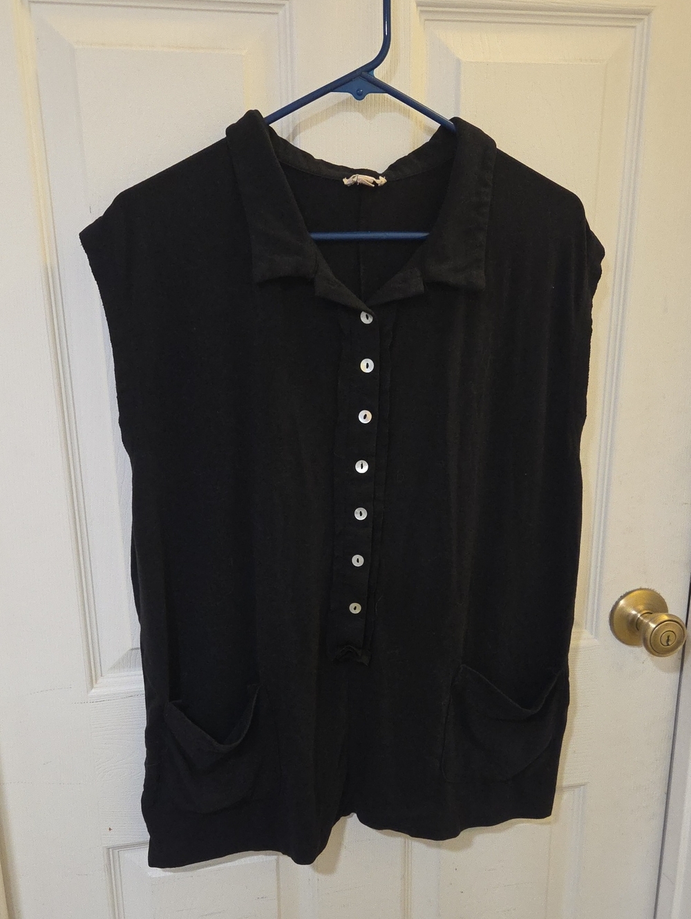 POL Black Sleeveless Button-Down Top